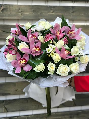 Букет цветов из: Розы и Хризантемы в Верхнем Уфалее