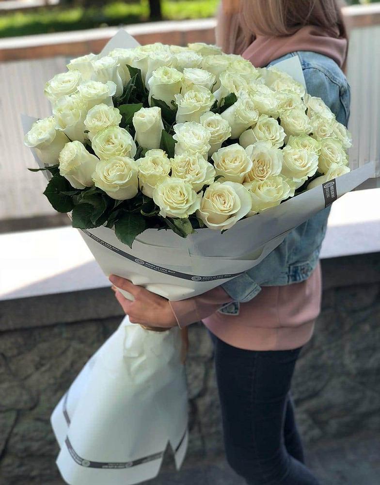 35 Белых роз в Верхнем Уфалее Букет 35 Белых роз в Верхнем Уфалее